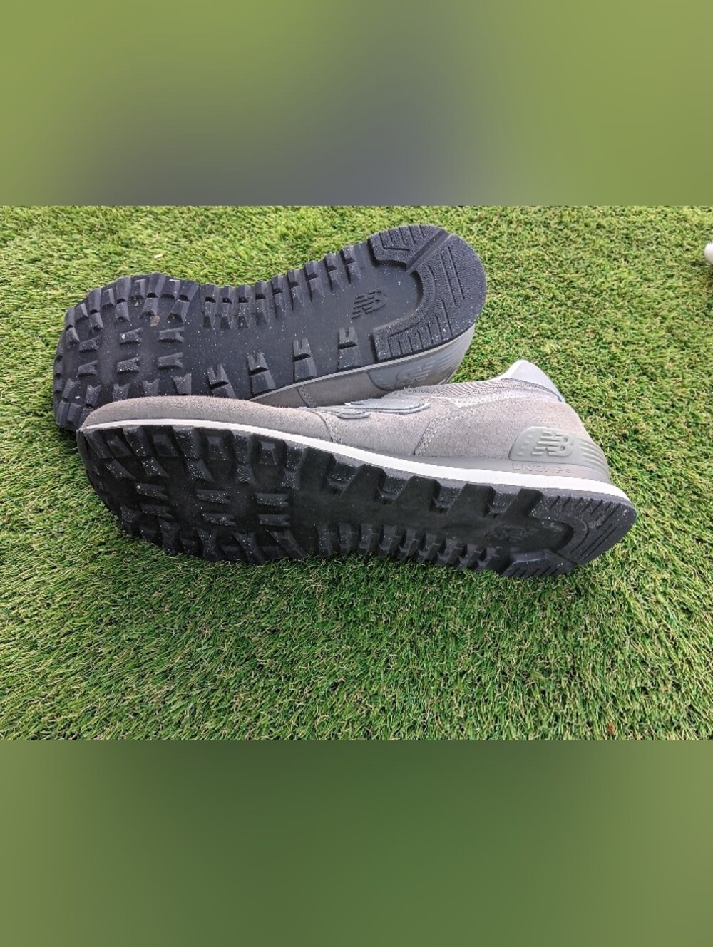New Balance Women's Sneakers in Light Gray and White - Picture 4 of 4